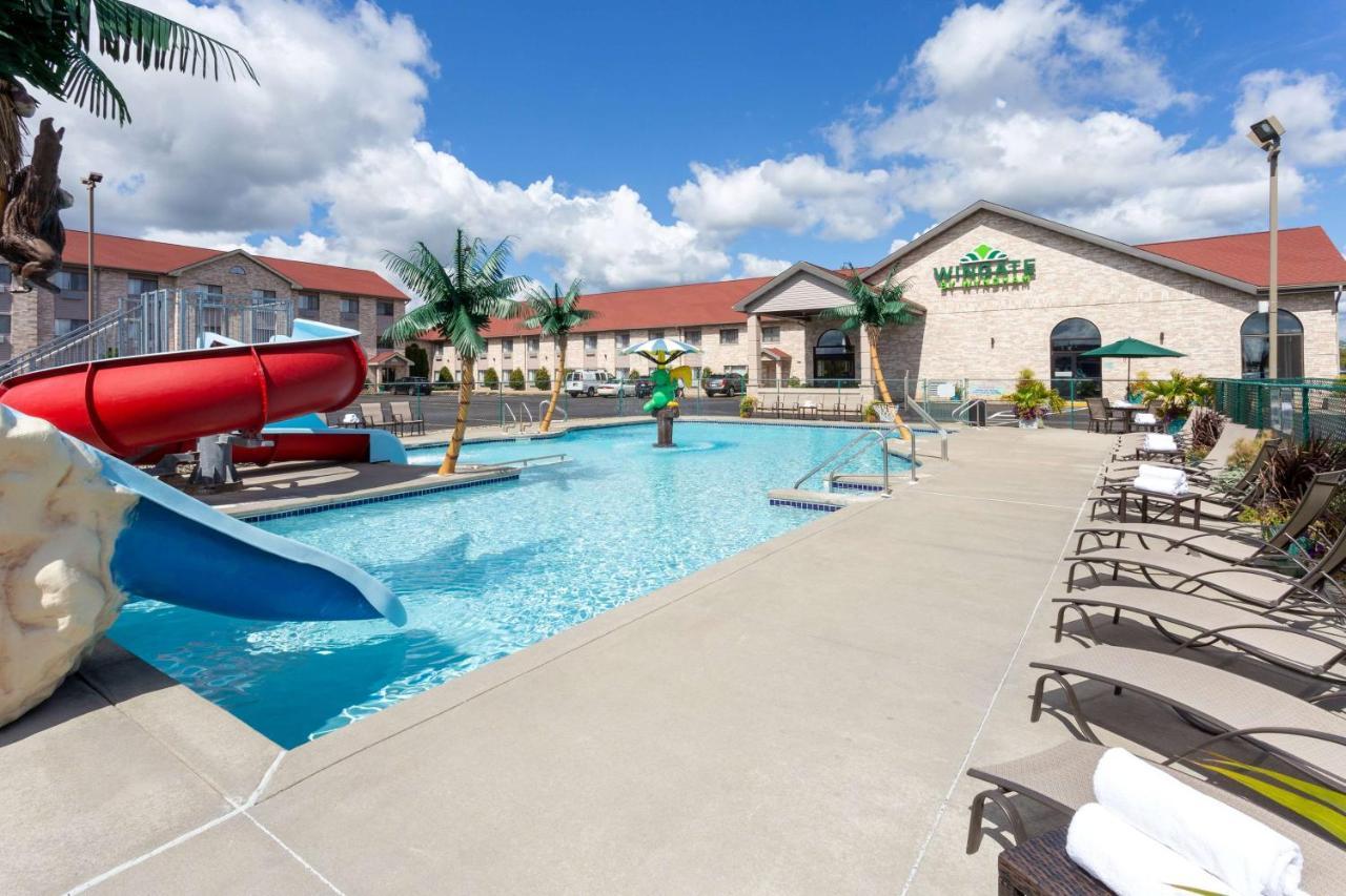 Hotel Wingate By Wyndham Wisconsin Dells Waterpark à Lake Delton Extérieur photo
